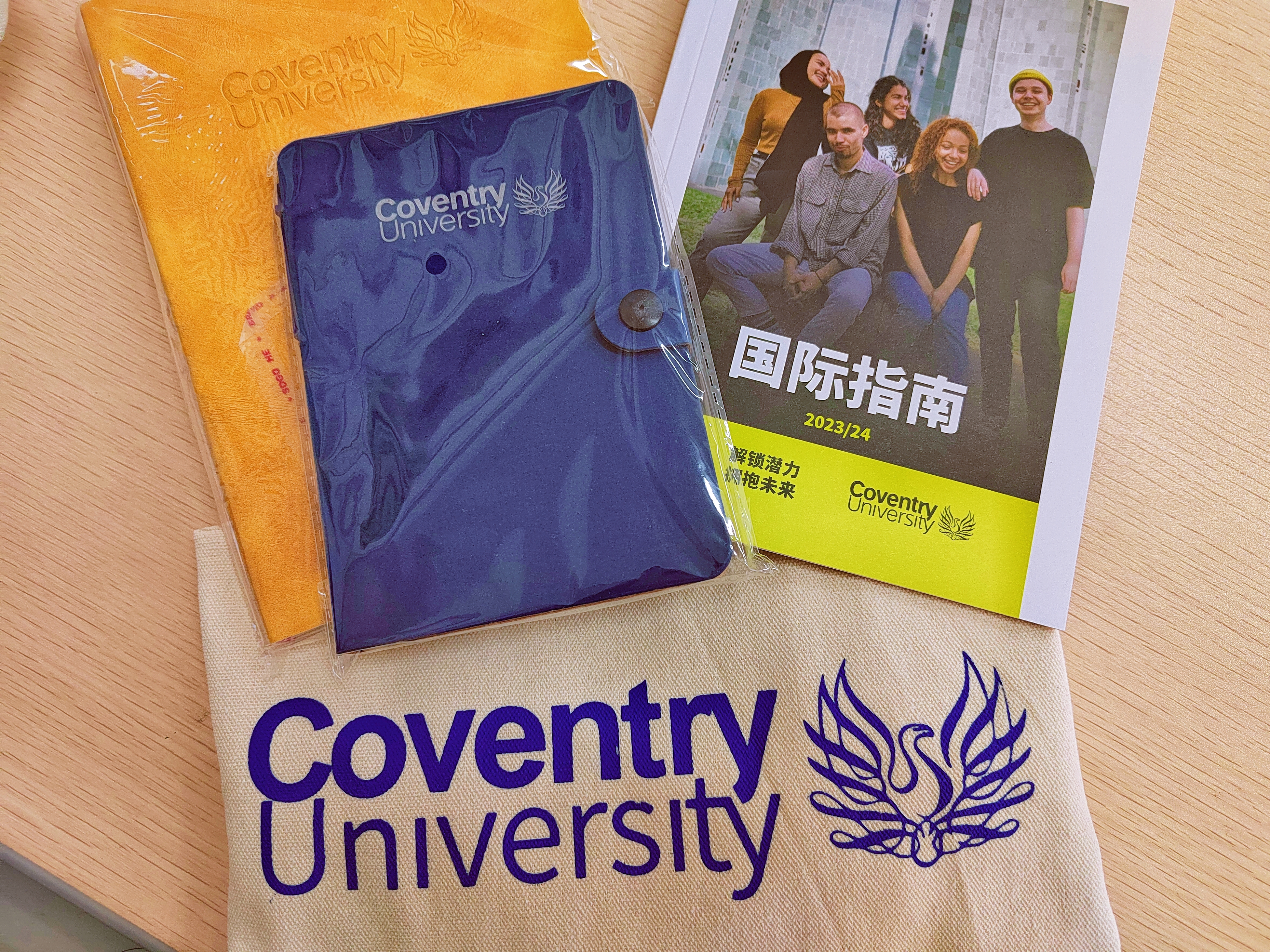 考文垂校方为同学们准备的小礼品.jpg
