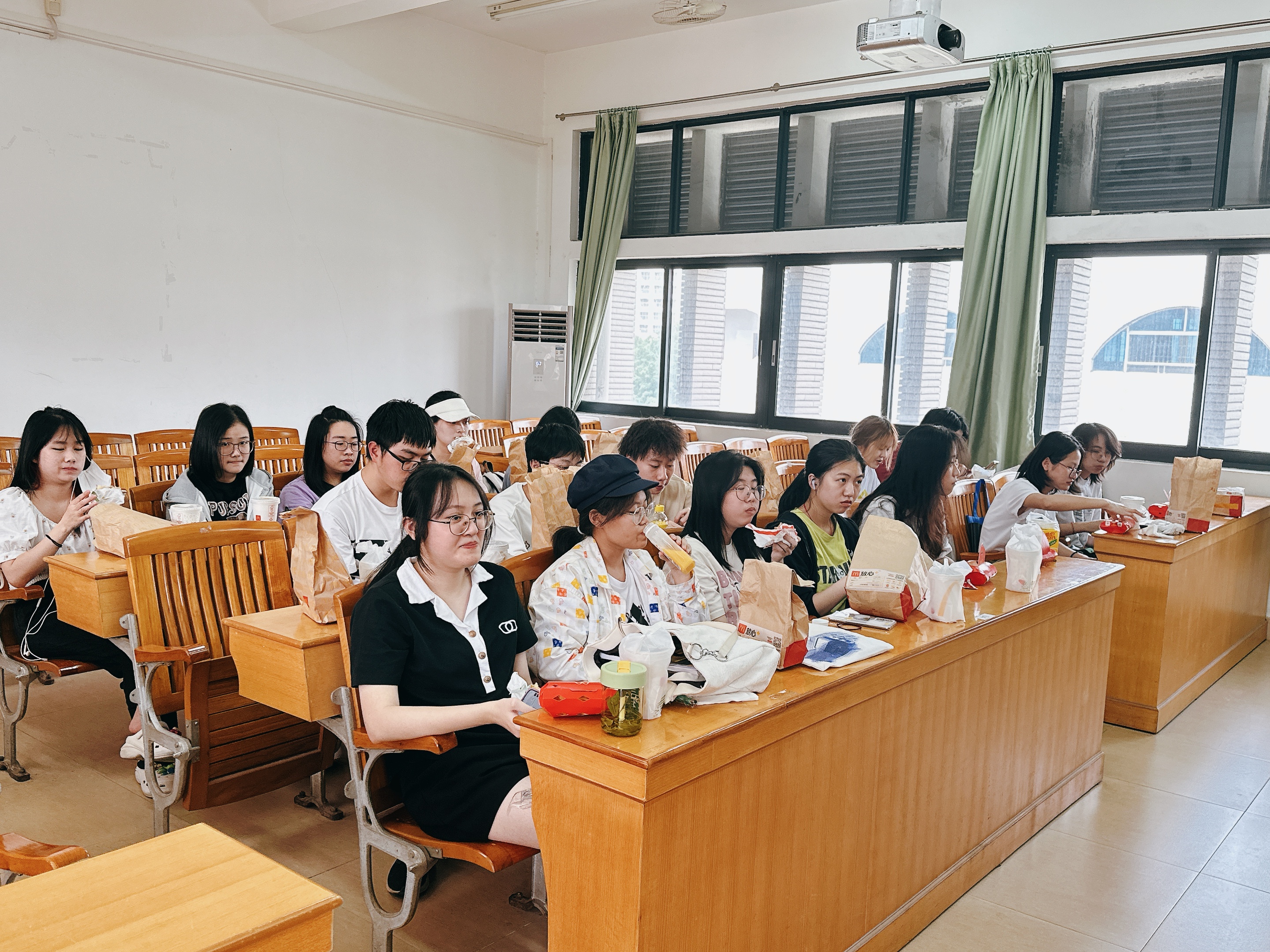分享会现场（二）.jpg