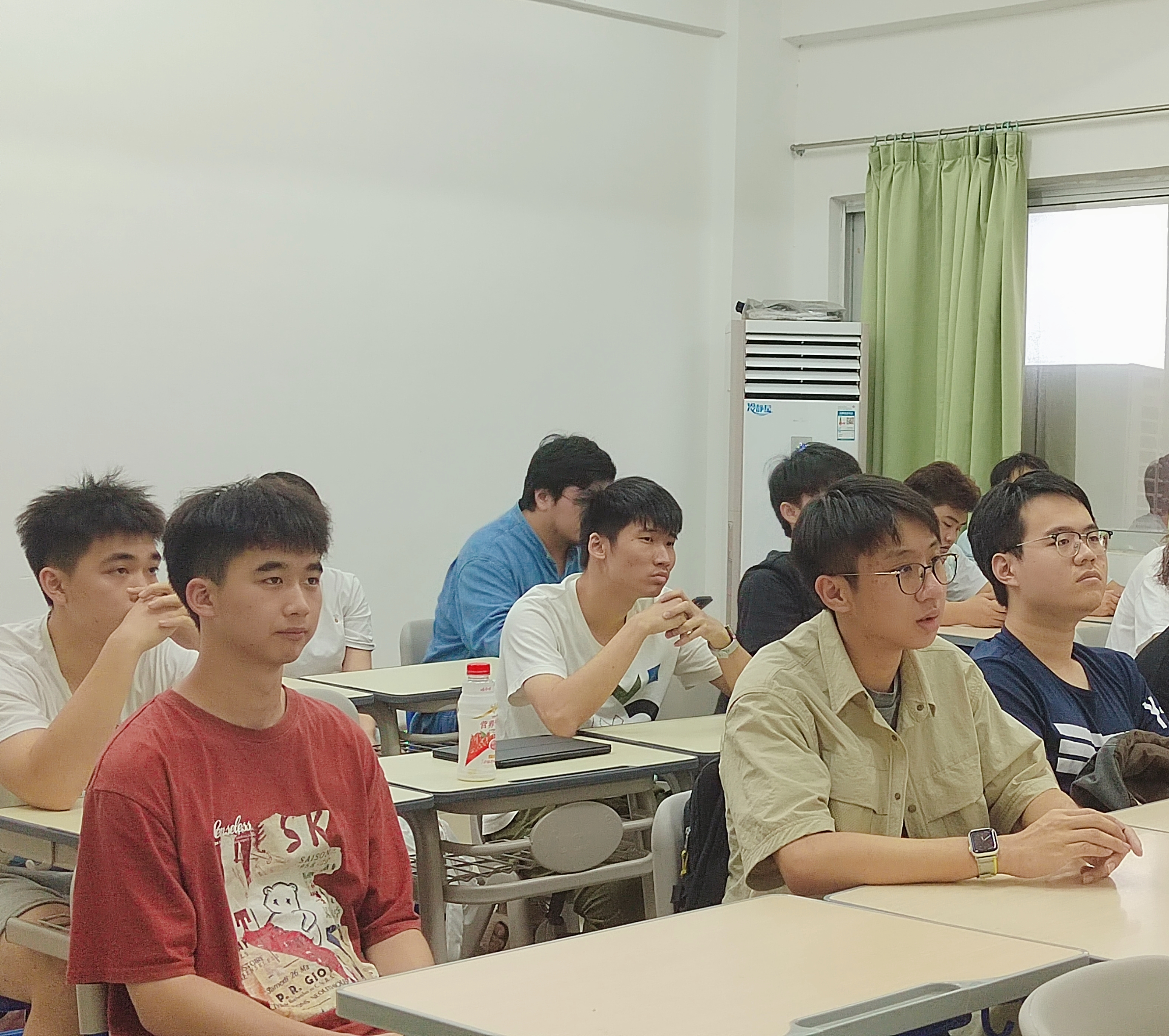 员工认真听课（三）.jpg